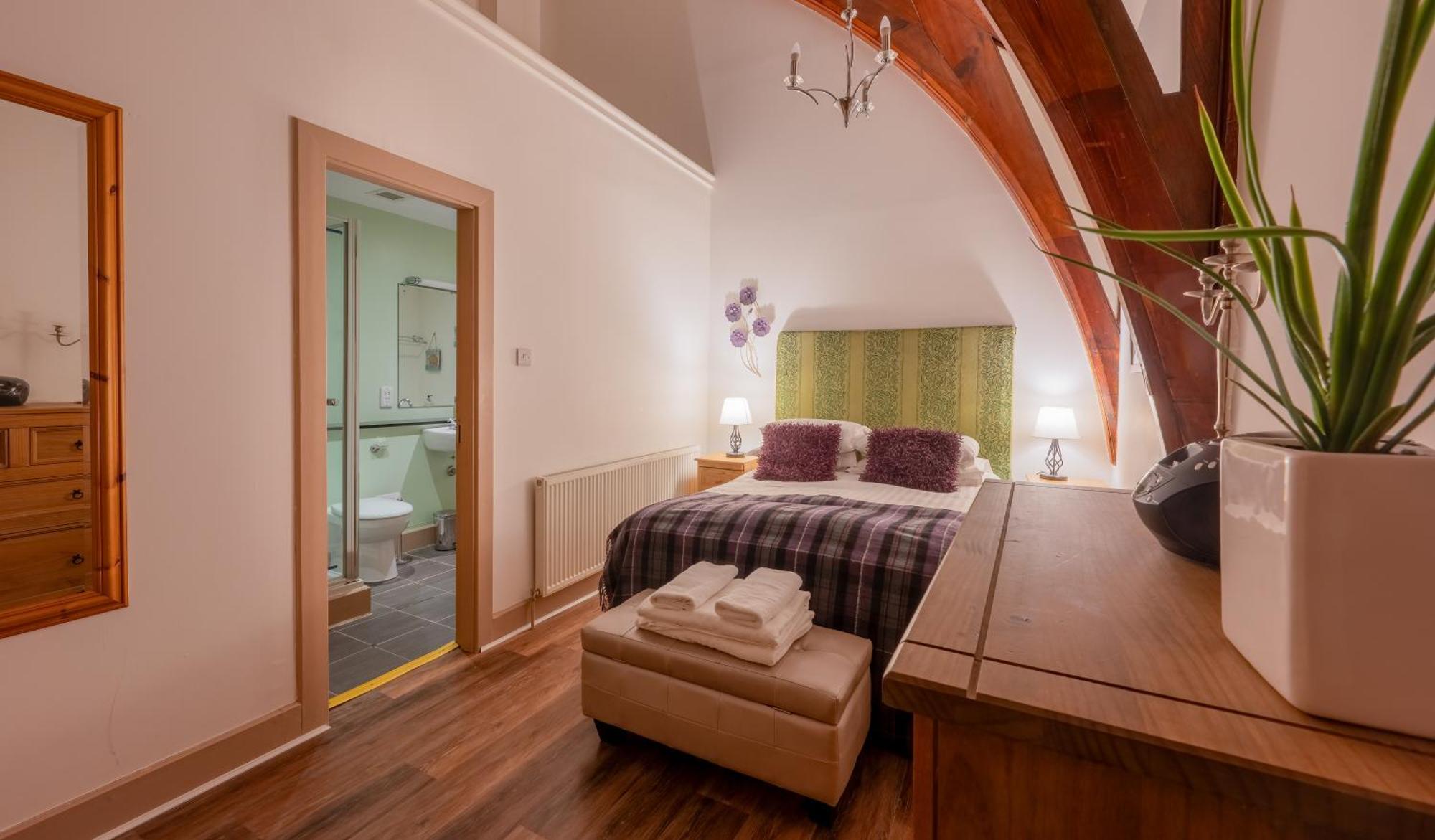 The Caledonian 3 Bedroom Self Catering Apartment In Historic Abbey Fort Augustus Exterior photo